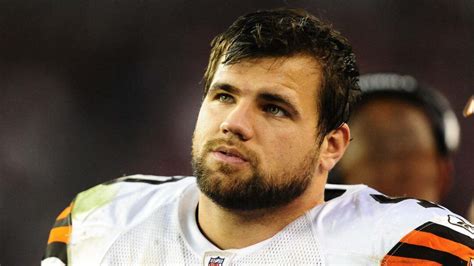 Peyton Hillis Contract Details, Salary Cap Charges, Bonus。